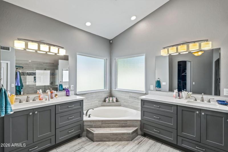 48-web-or-mls-1038 S 38th St-12