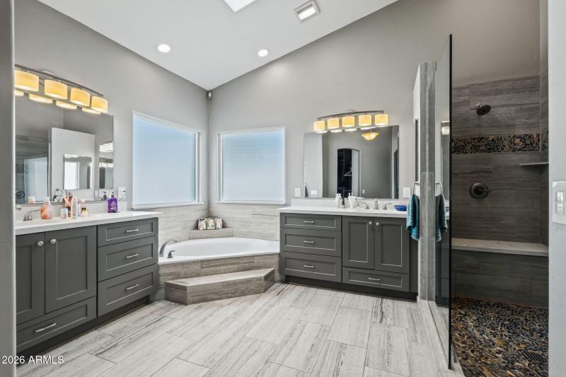 49-web-or-mls-1038 S 38th St-13