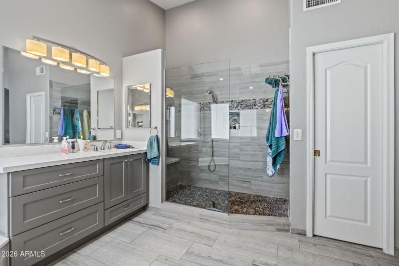 51-web-or-mls-1038 S 38th St-14