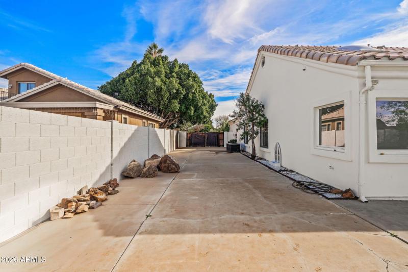 83-web-or-mls-1038 S 38th St-52