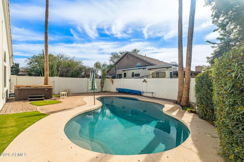 94-web-or-mls-1038 S 38th St-56