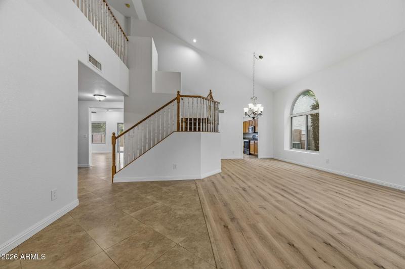 20-web-or-mls-16601 S 15th St-19