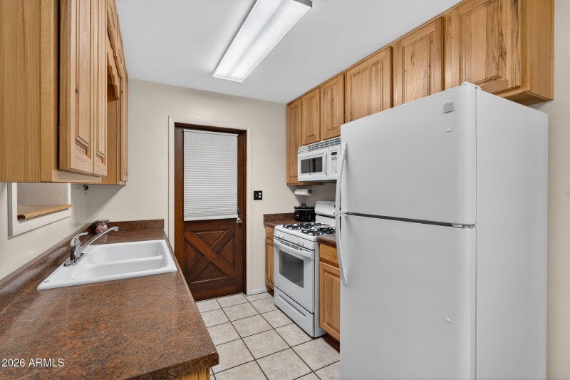 11-web-or-mls-20-W Mitchell Dr