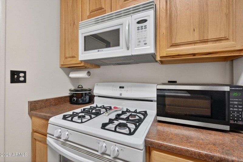 12-web-or-mls-21-W Mitchell Dr