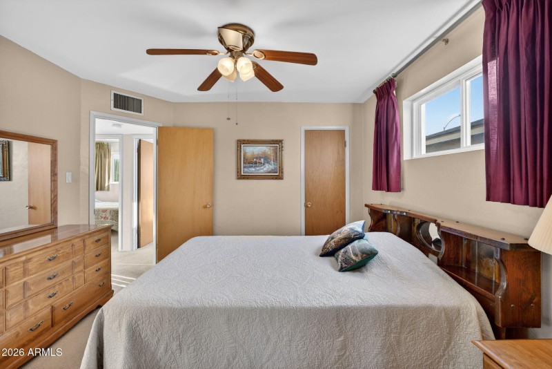 17-web-or-mls-31-W Mitchell Dr