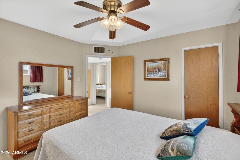 19-web-or-mls-32-W Mitchell Dr