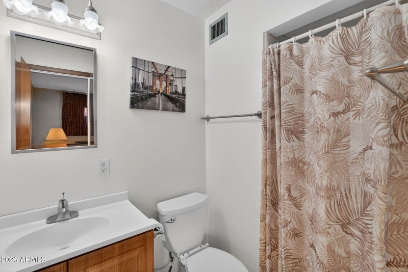 21-web-or-mls-33-W Mitchell Dr