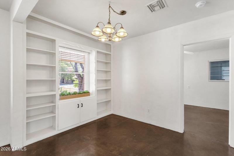 12-web-or-mls-2208-e-earll-dr