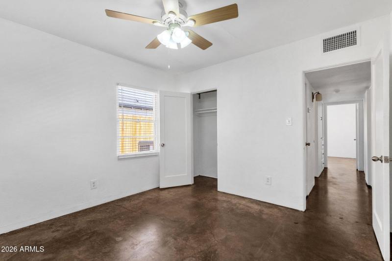 24-web-or-mls-2208-e-earll-dr