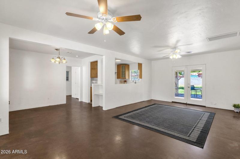 8-web-or-mls-2208-e-earll-dr