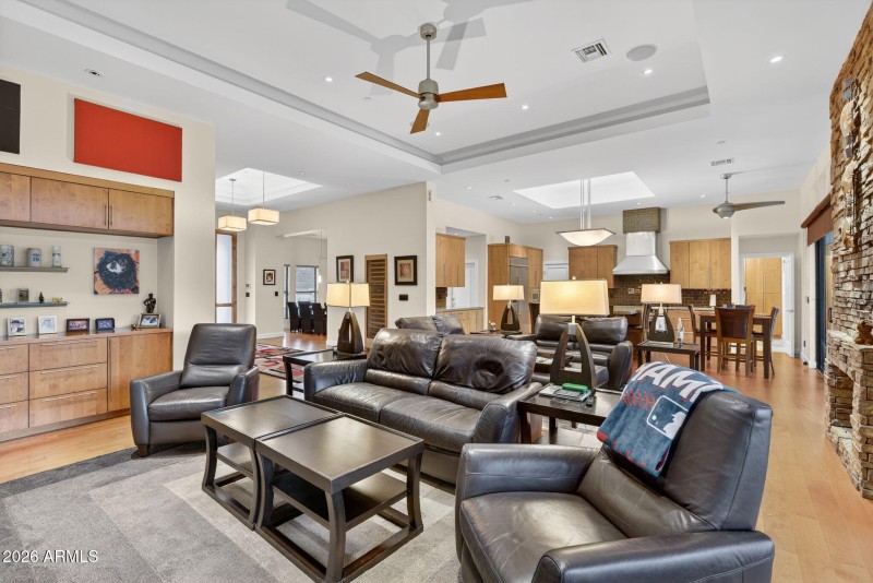 7-web-or-mls-32-Via De La Luna