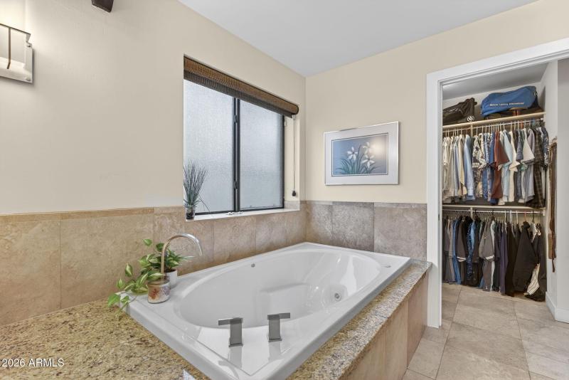 30-web-or-mls-20-Via De La Luna