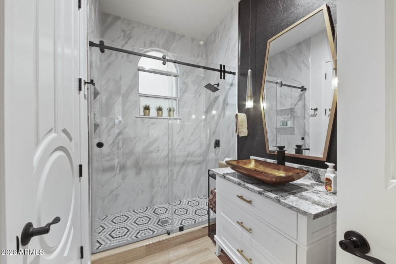 BR-4-4-PURPLE-PETAL-SUITE-ENSUITE