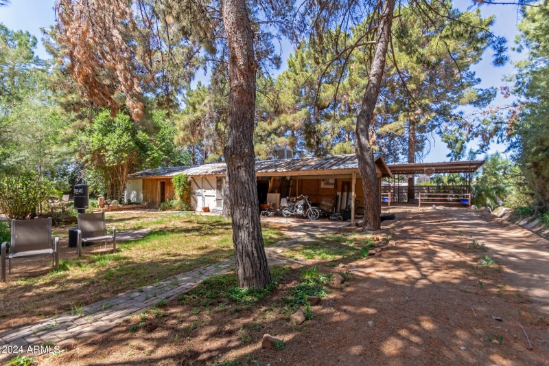 Detatched Workshop and tack Room