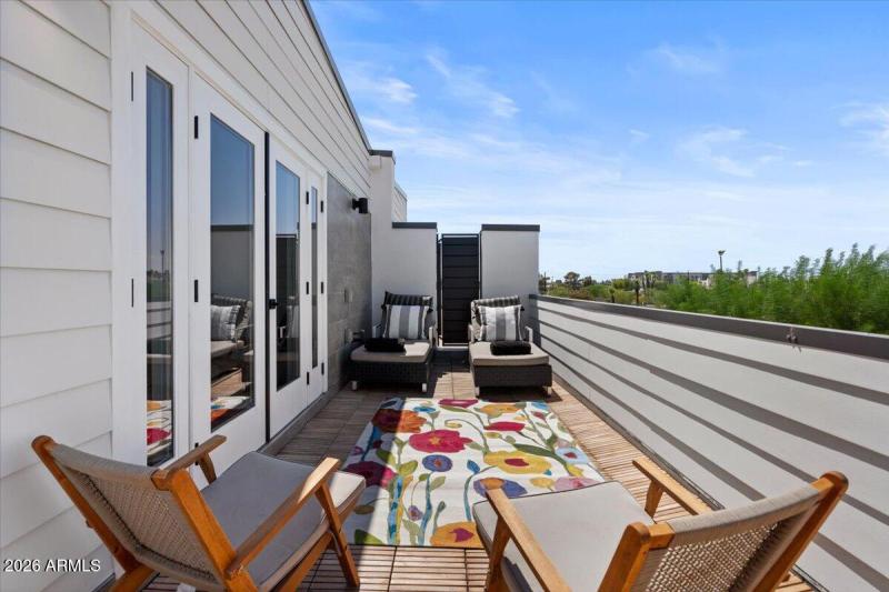 220 W Monterosa St Roof deck