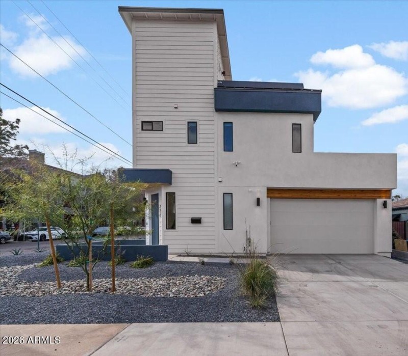 220 W Monterosa St East Side Ext Flyer