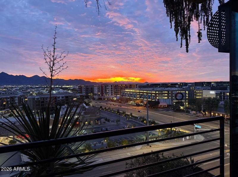 Sunrise & Skyline Views