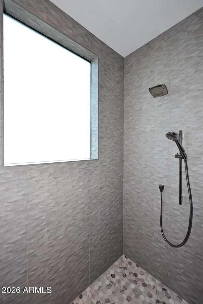 2nd Guest Bedroom-Ensuite Shower