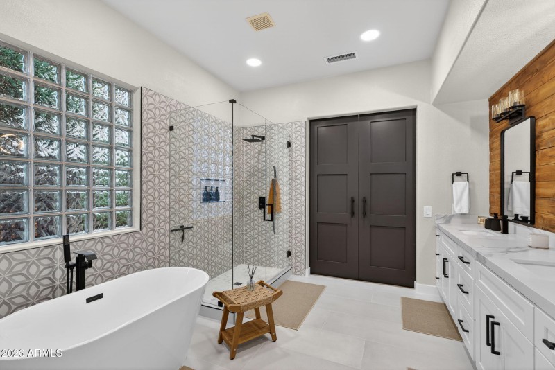 33-web-or-mls-05-E Smokehouse Trail