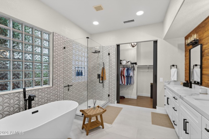 34-web-or-mls-06-E Smokehouse Trail