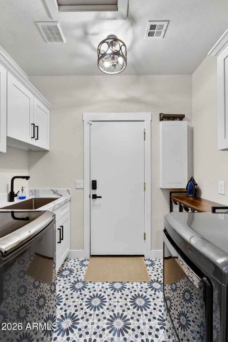 48-web-or-mls-34-E Smokehouse Trail