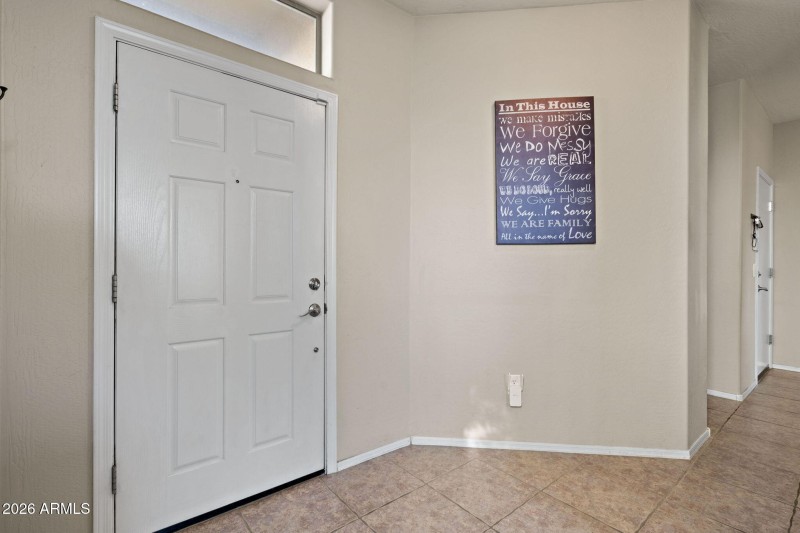 4-web-or-mls-1811 N Mandeville Ln-14