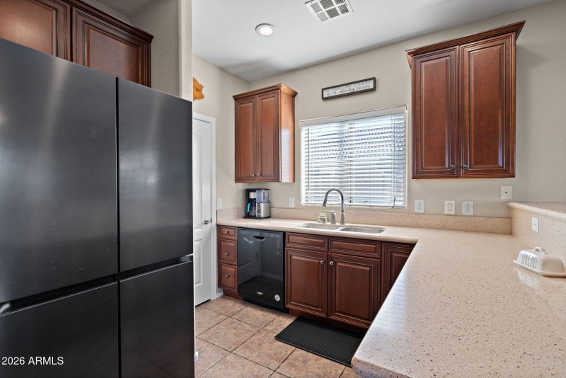 16-web-or-mls-1811 N Mandeville Ln-12