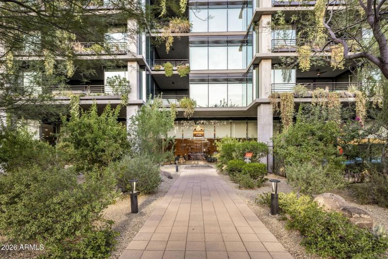 Optima 7120 Entrance