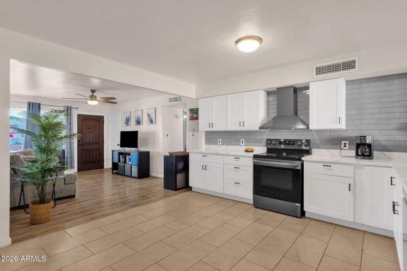 11-web-or-mls-2714-w-ellis-dr