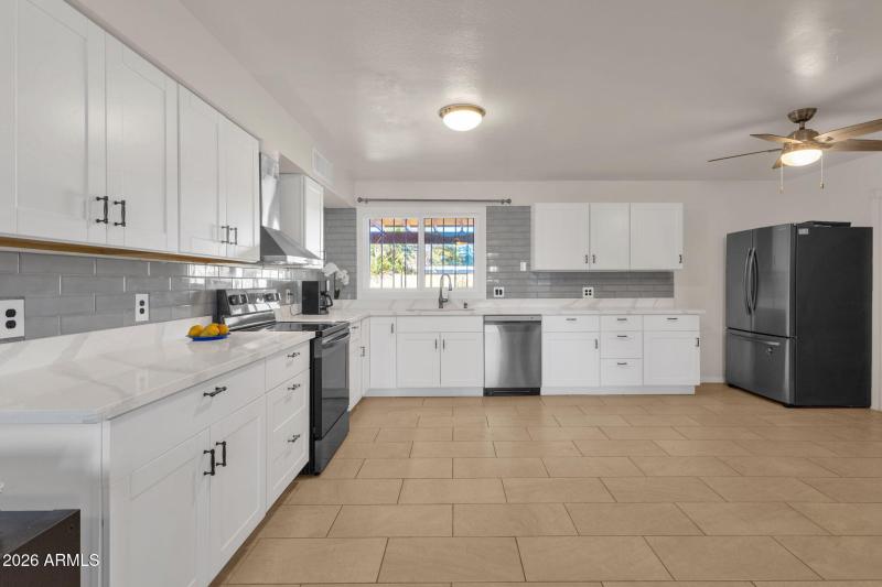 12-web-or-mls-2714-w-ellis-dr