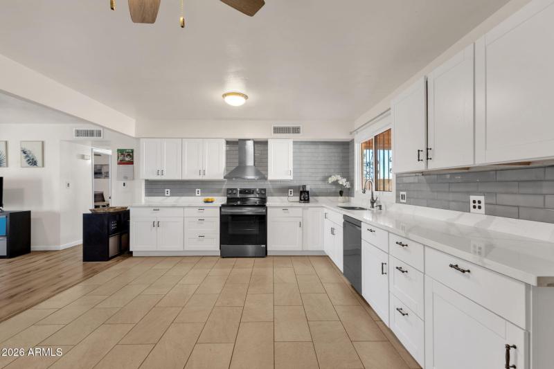 10-web-or-mls-2714-w-ellis-dr