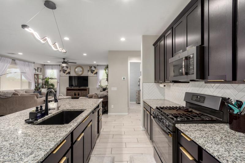 Gas Stove, Backsplash, Upgraded Lighting