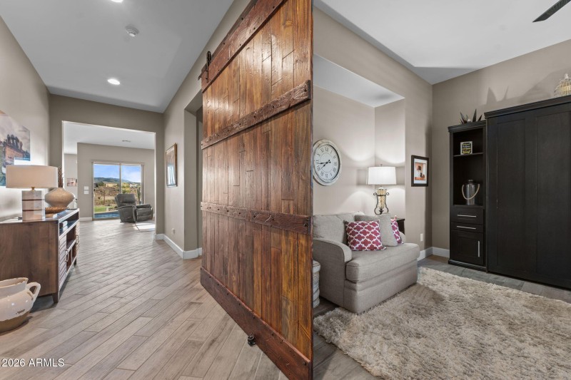 Office/Den w Murphy bed