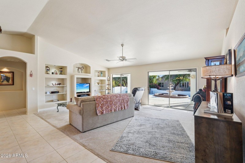 9-web-or-mls-W La Reata Ave-S1001-009