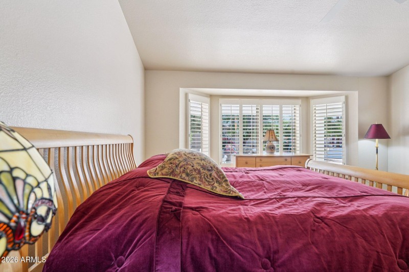 30-web-or-mls-W La Reata Ave-S1001-030