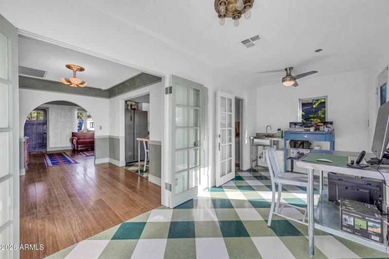 mls_1813 E Willetta St-11