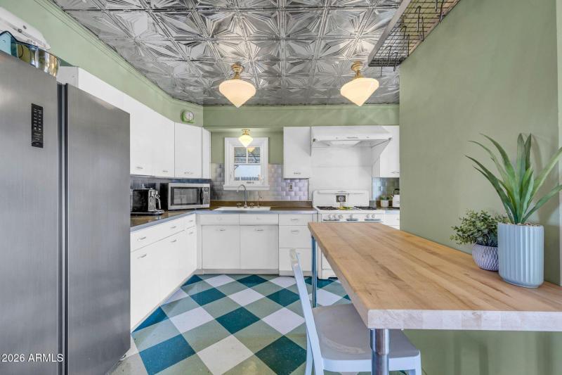 mls_1813 E Willetta St-16