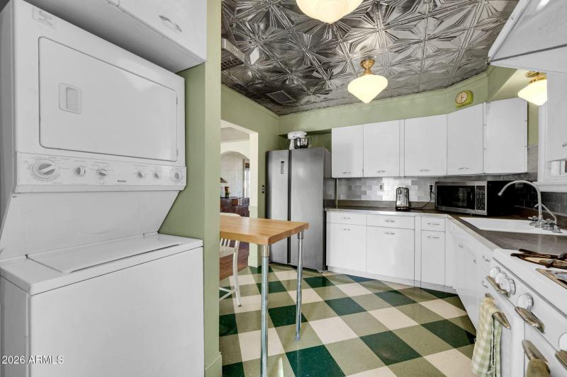 mls_1813 E Willetta St-17