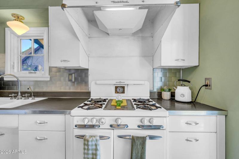 mls_1813 E Willetta St-20