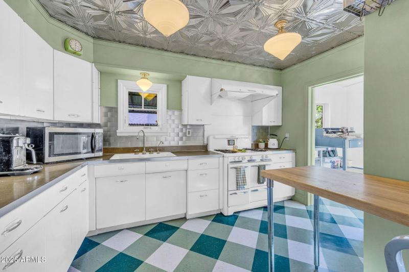 mls_1813 E Willetta St-21