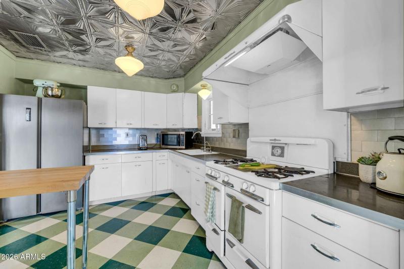 mls_1813 E Willetta St-22