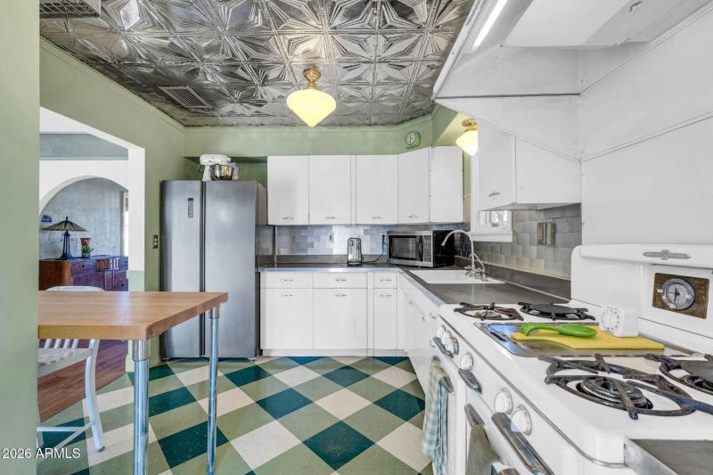 mls_1813 E Willetta St-23