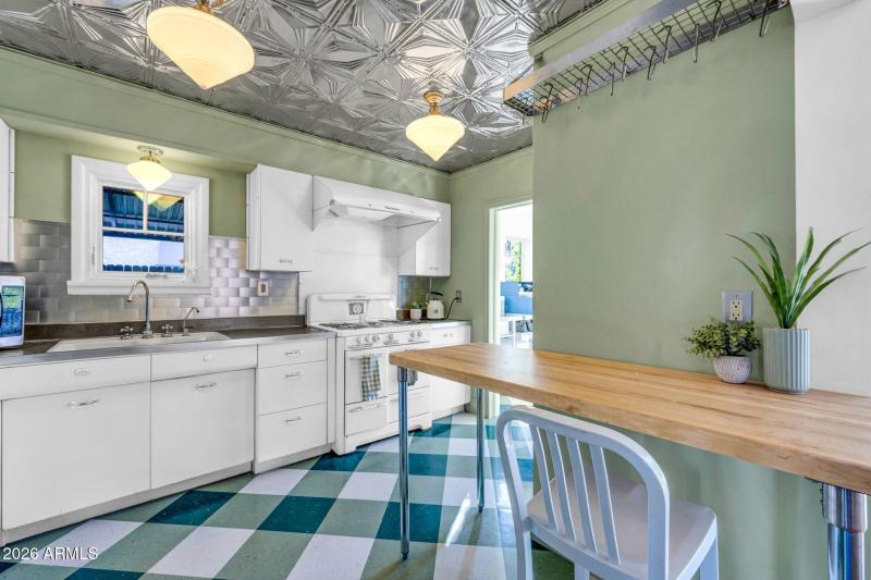 mls_1813 E Willetta St-24