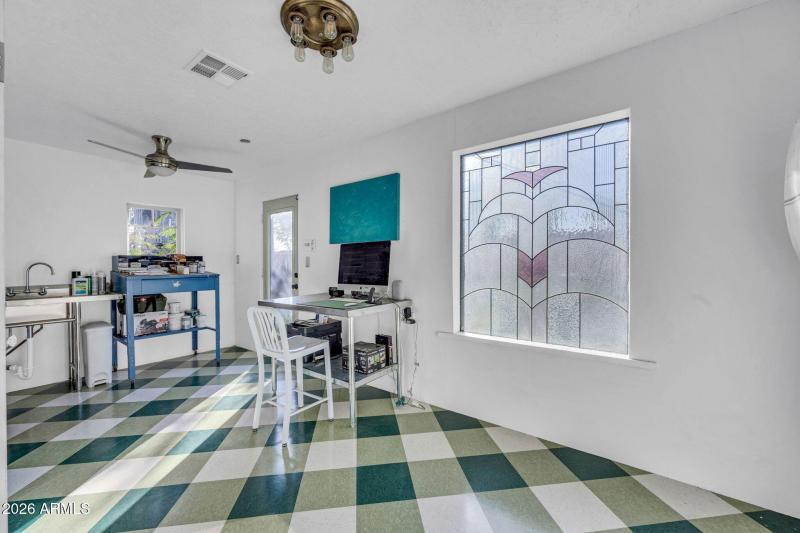 mls_1813 E Willetta St-25