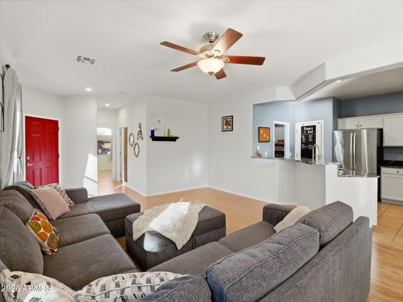 09-5833 E Norland Street-9