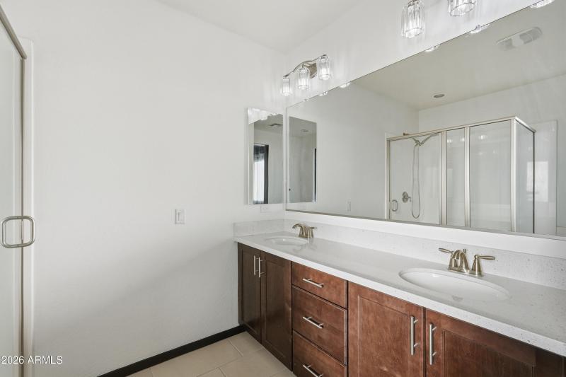 Master bathroom w/ dual vanities