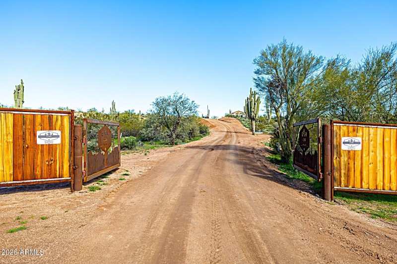 36.8 acres Crested Saguaro Ranch