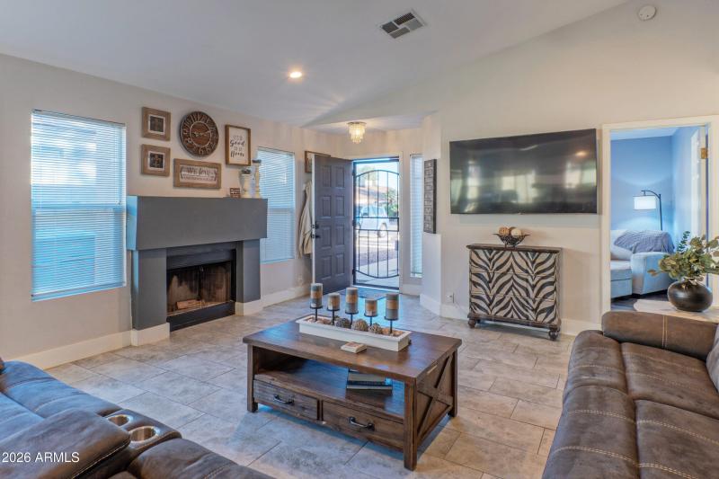 23658 North 36th Drive-print-004-017-liv