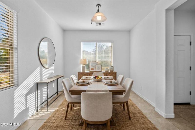 09-Dining Room VS - B