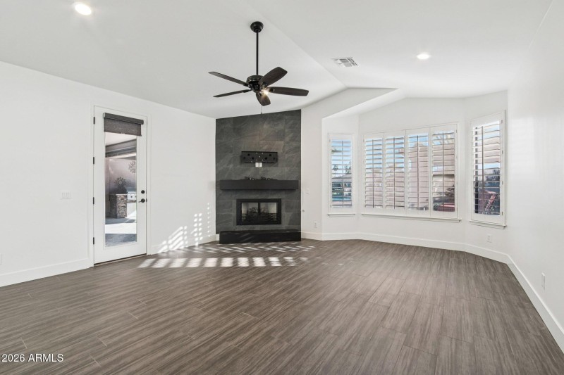 6-web-or-mls-W Firebird Dr-S1001-006